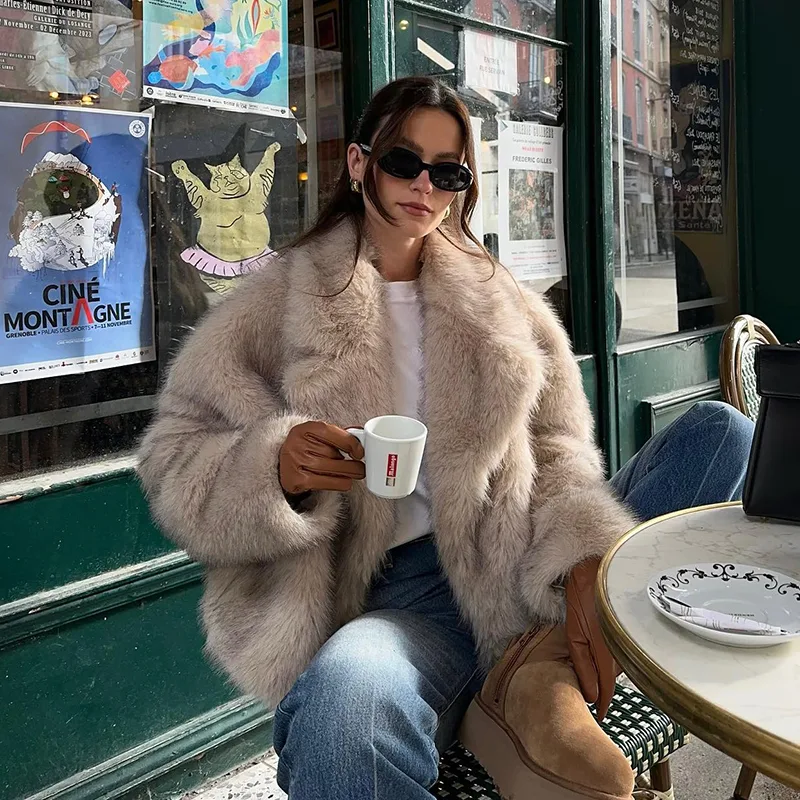 Giacca Chic da Donna in Finta  - Streetwear Girl Brand recensione e prezzo